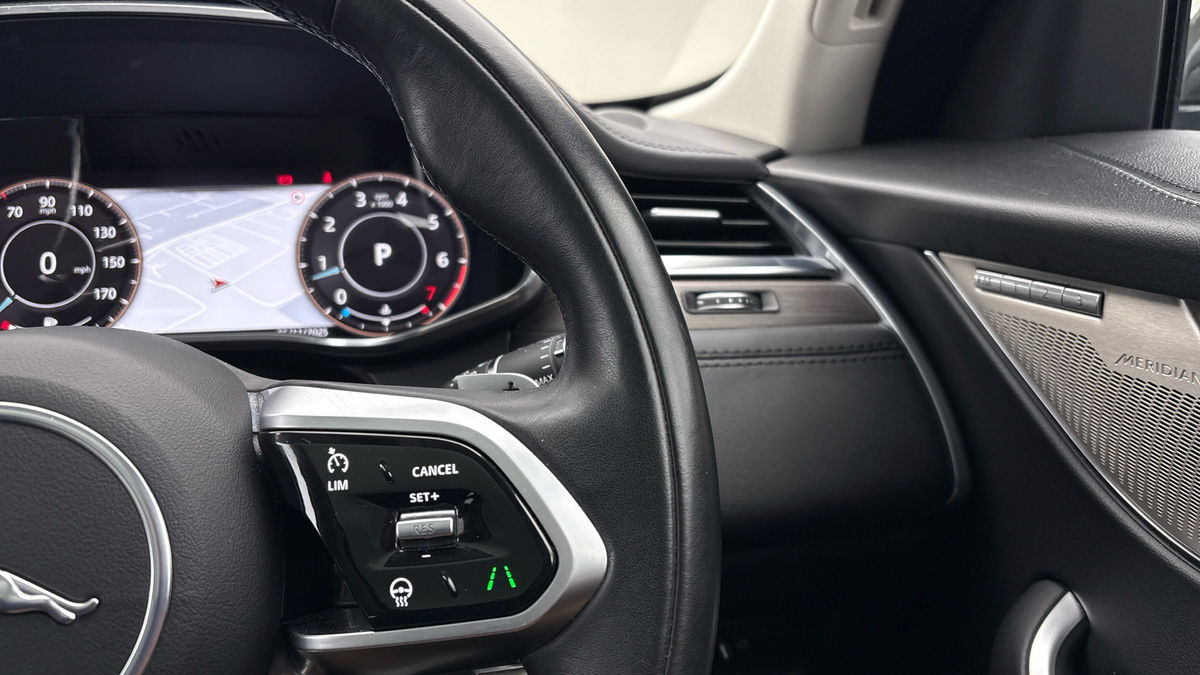 Jaguar F-PACE Image 14