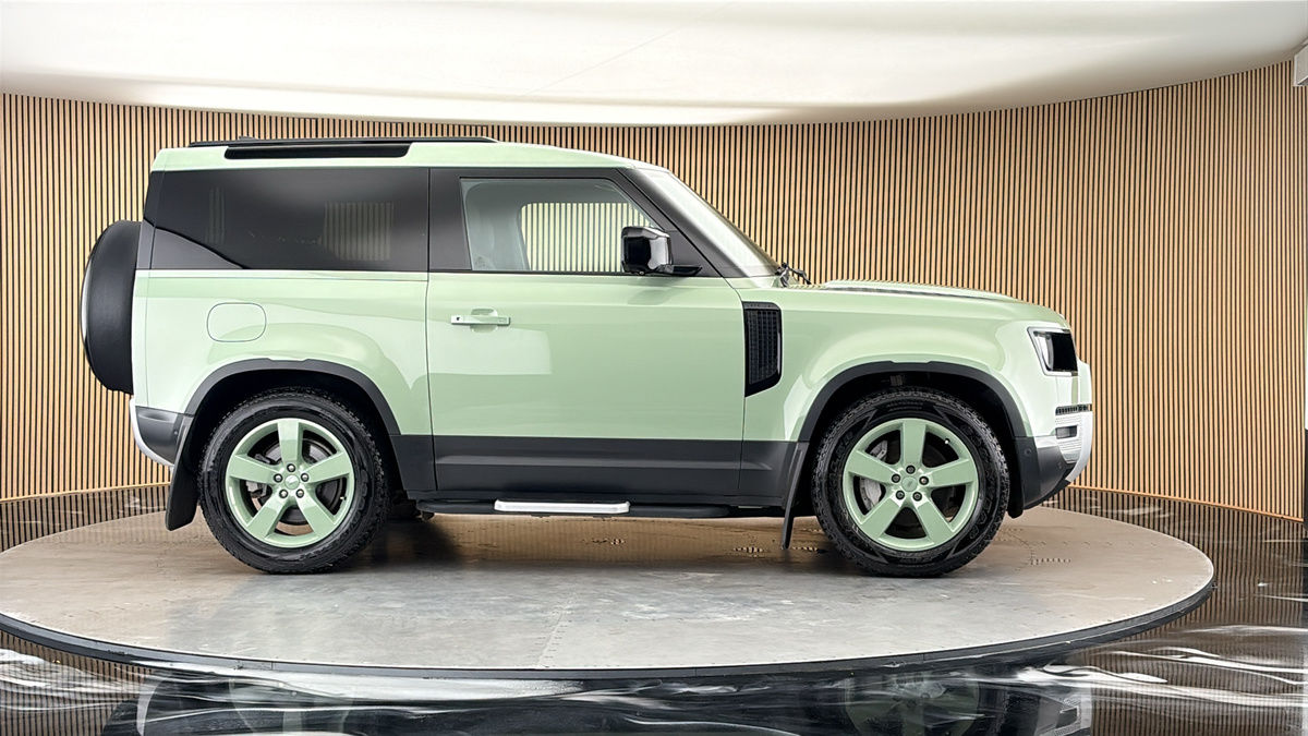 More views of Land Rover Defender 90