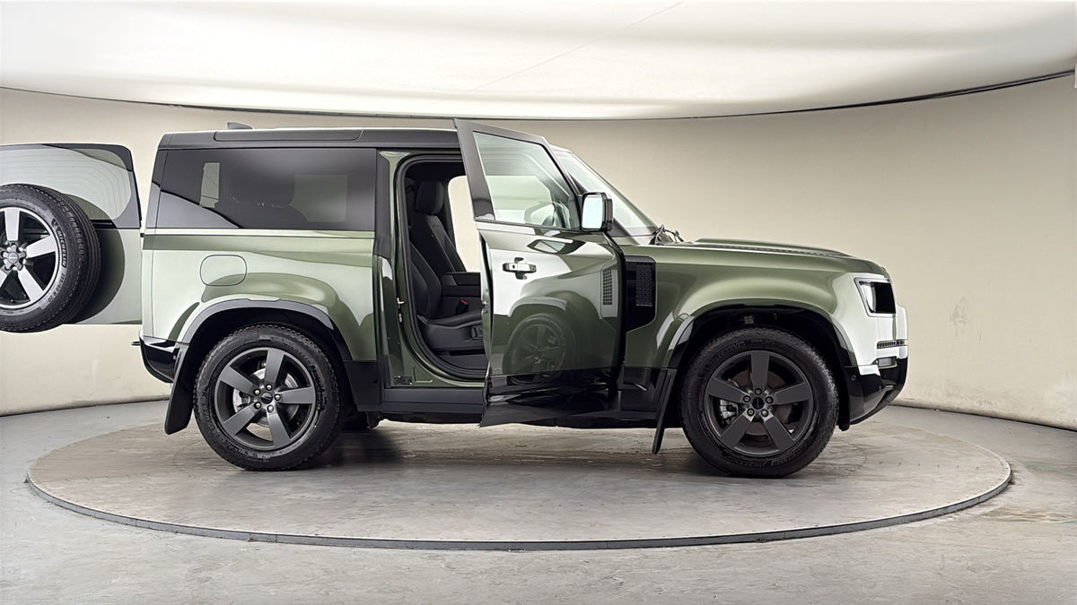 More views of Land Rover Defender 90