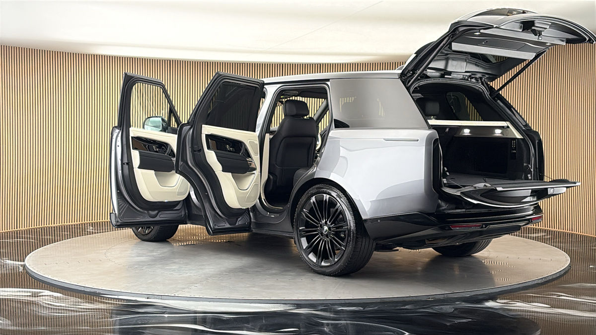 More views of Land Rover Range Rover