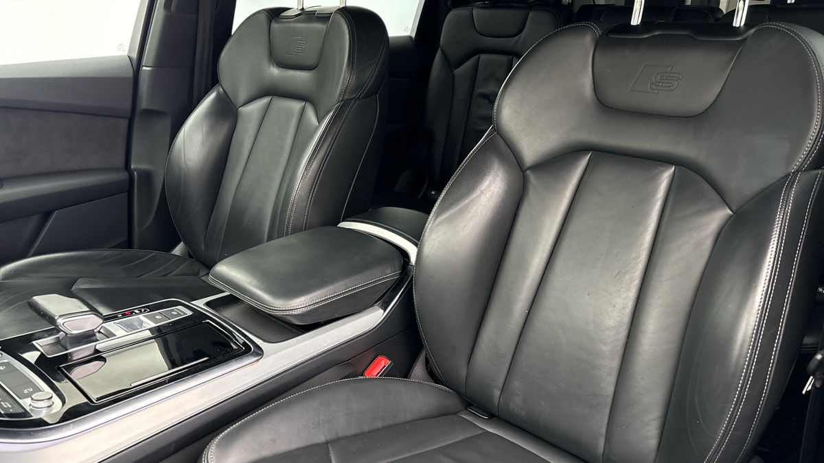 Audi Q7 Image 7