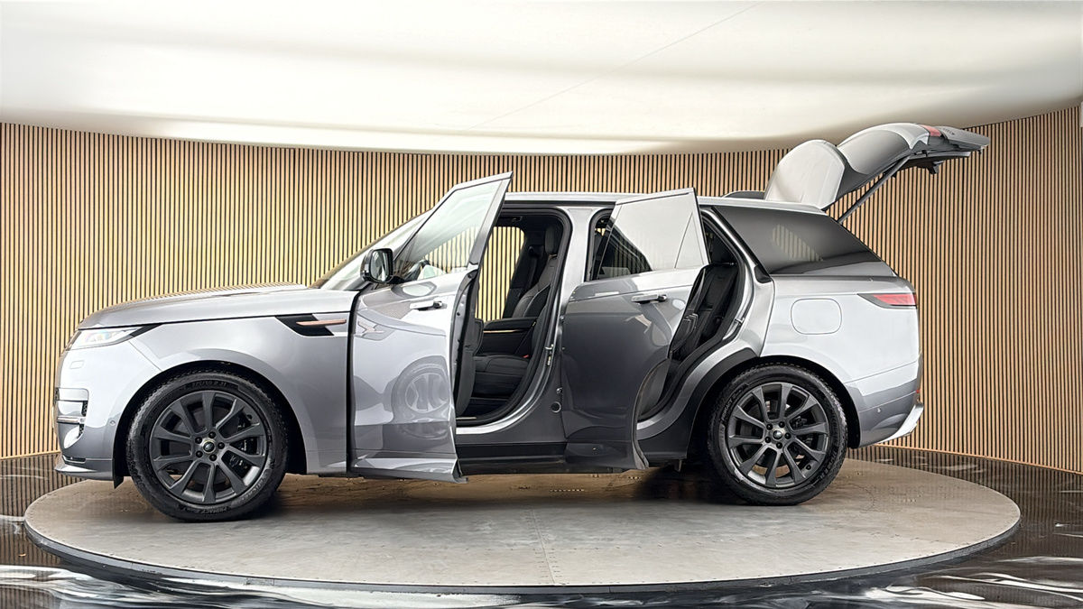 More views of Land Rover Range Rover Sport