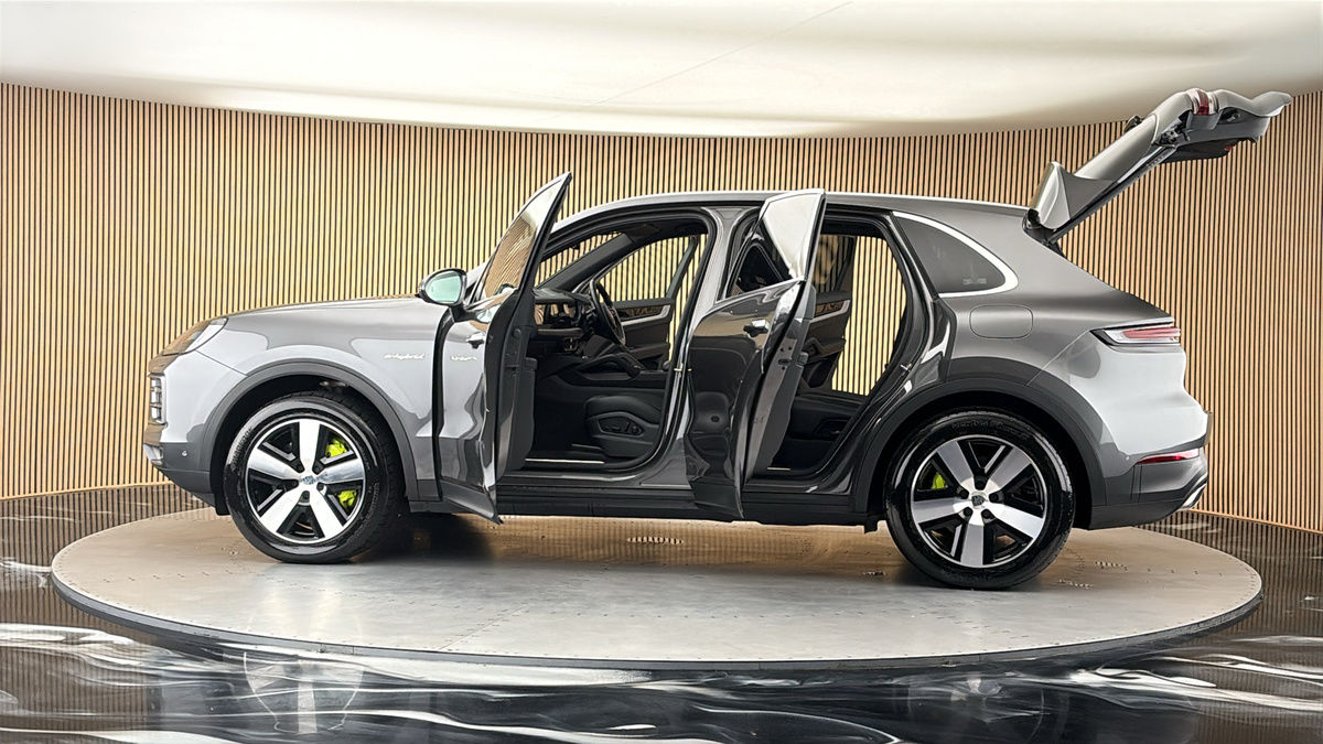 More views of Porsche Cayenne