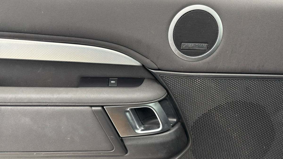 Land Rover Discovery Image 25