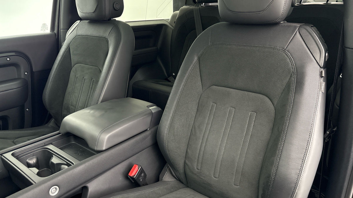 Land Rover Defender 90 Image 7