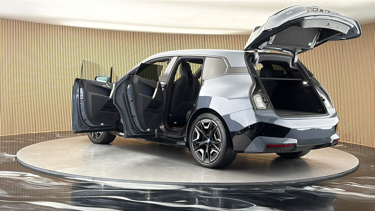 More views of BMW iX