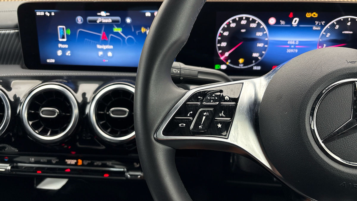 Mercedes-Benz CLA Image 13