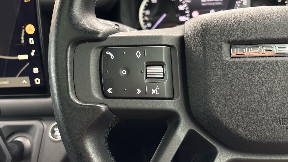 Land Rover Defender 110 Image 13