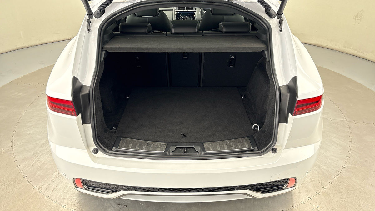 Jaguar E-PACE Image 22