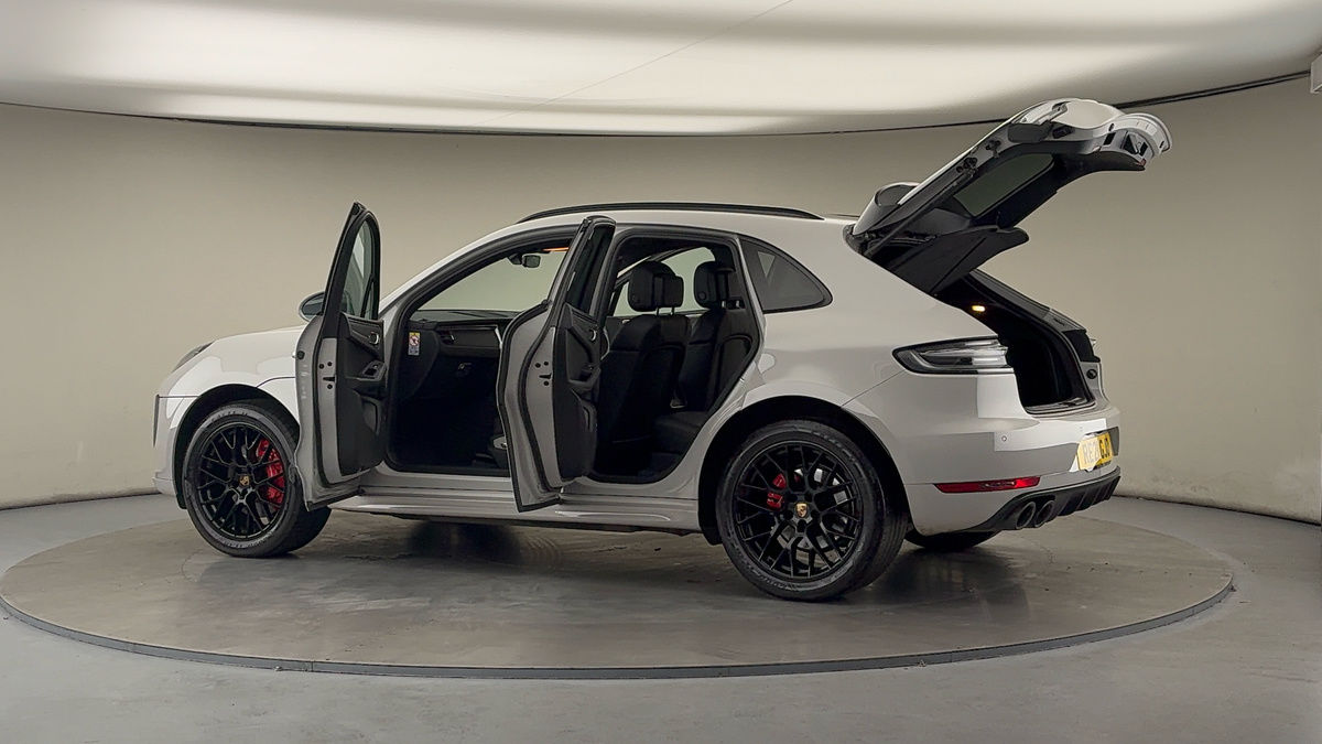 More views of Porsche Macan