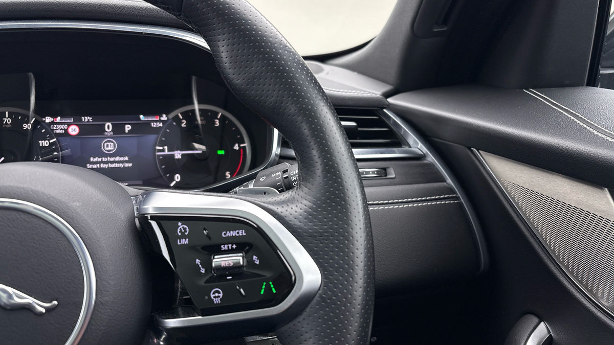 Jaguar F-PACE Image 14