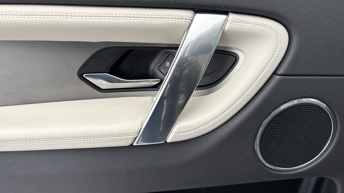 Land Rover Discovery Sport Image 19