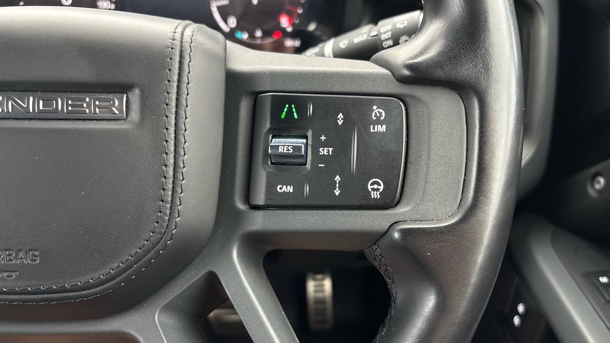 Land Rover Defender 90 Image 14