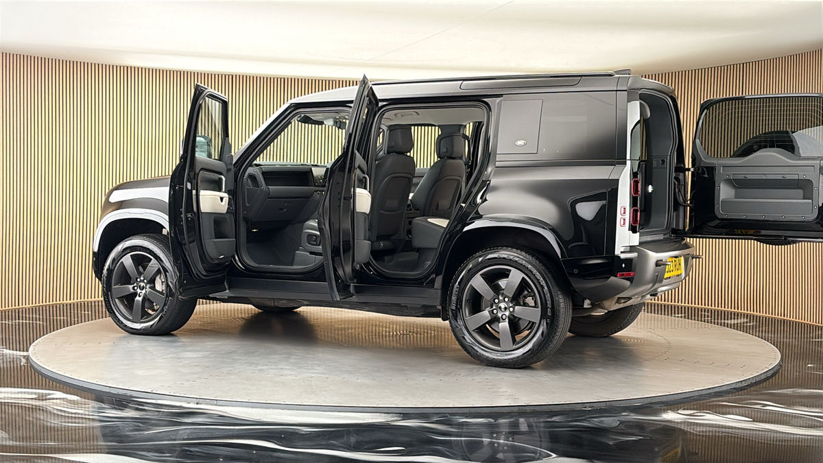 More views of Land Rover Defender 110