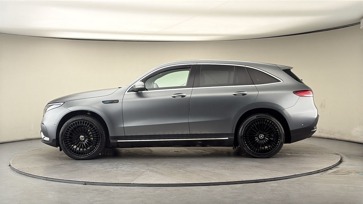 Mercedes-Benz EQC Image 15