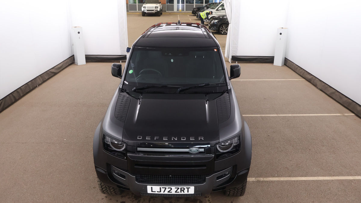 Land Rover Defender 110 Image 7