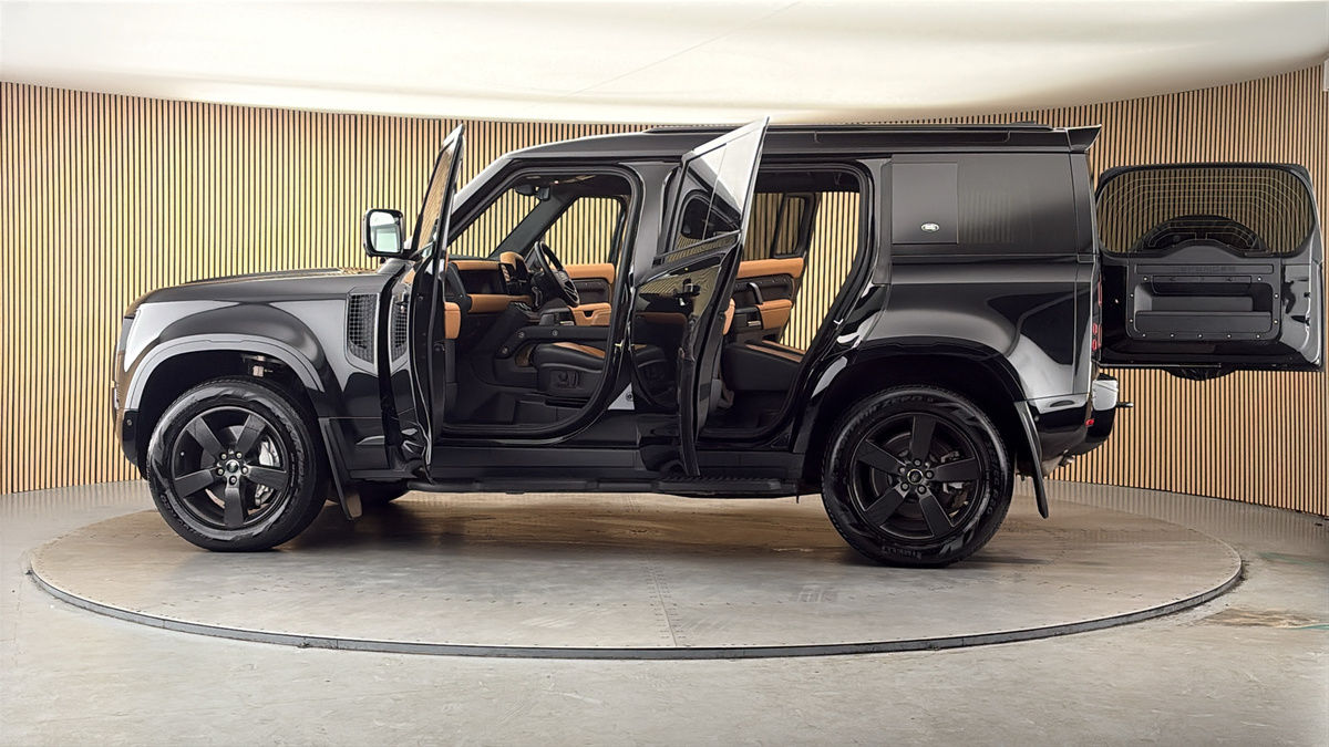More views of Land Rover Defender 110