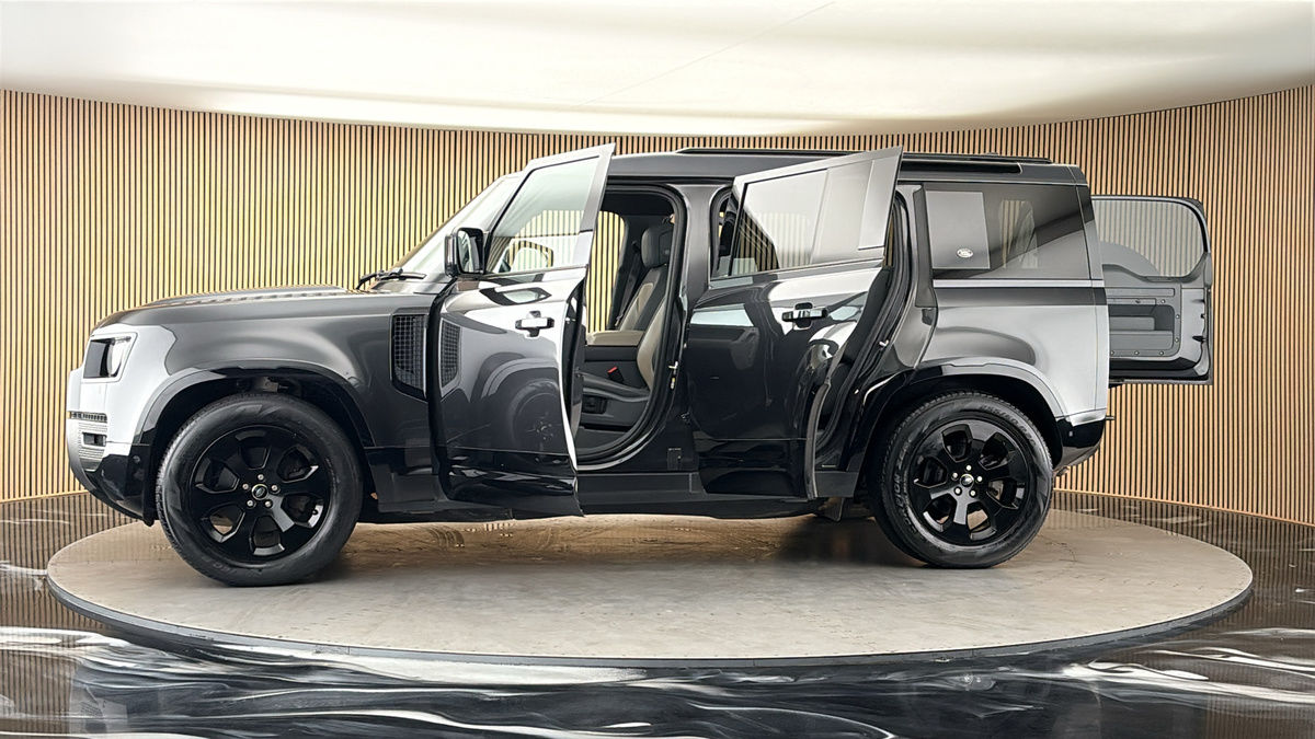 More views of Land Rover Defender 110