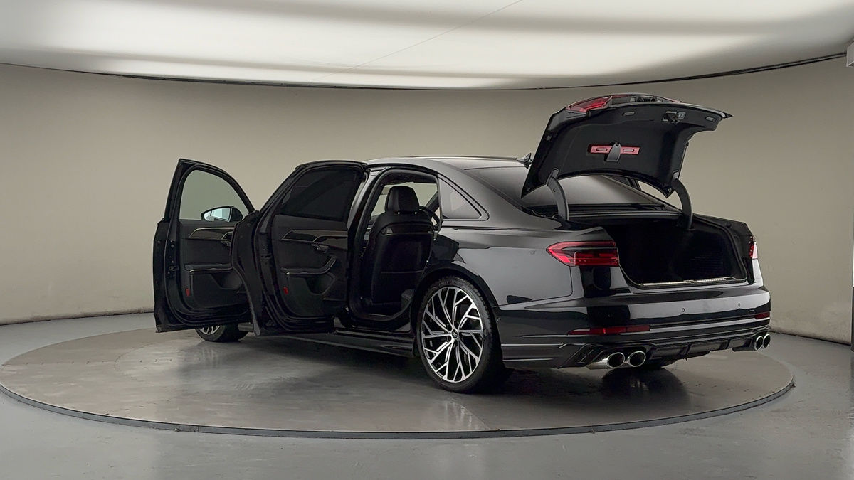 More views of Audi S8