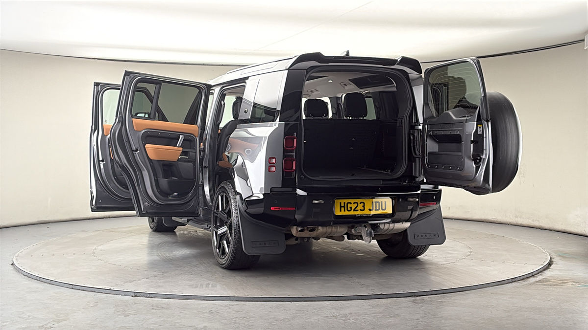 More views of Land Rover Defender 110