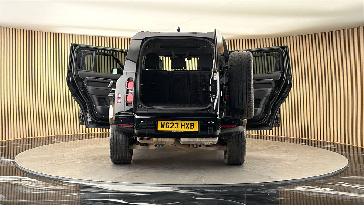 More views of Land Rover Defender 110
