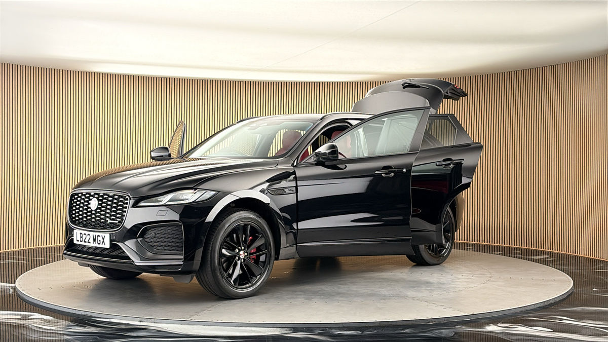 Jaguar F-PACE Image 22