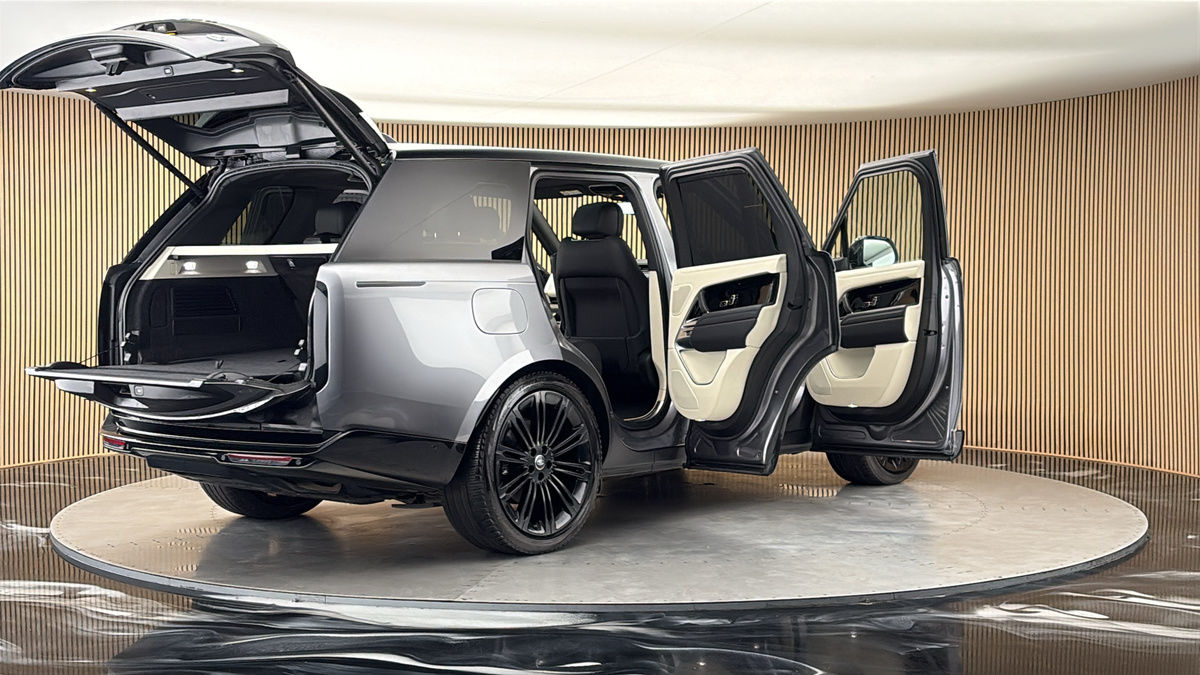 More views of Land Rover Range Rover