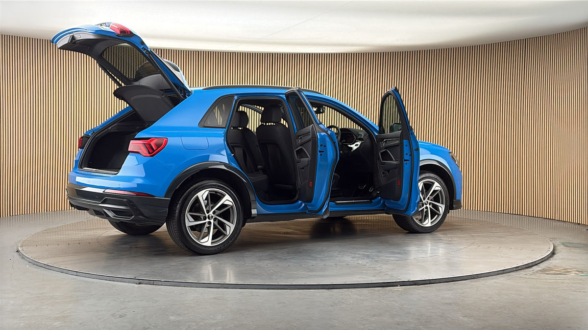 More views of Audi Q3