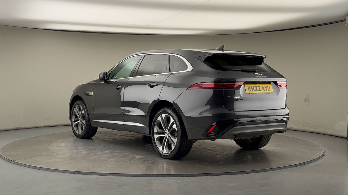 Jaguar F-PACE Image 2
