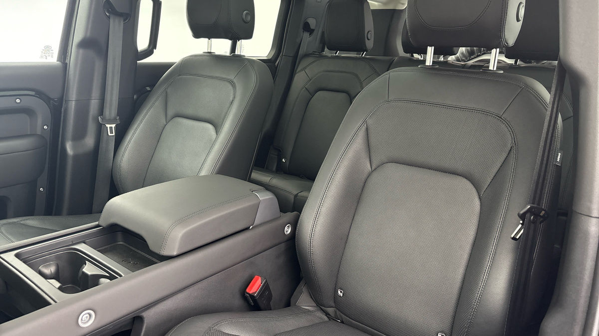 Land Rover Defender 110 Urban Image 19