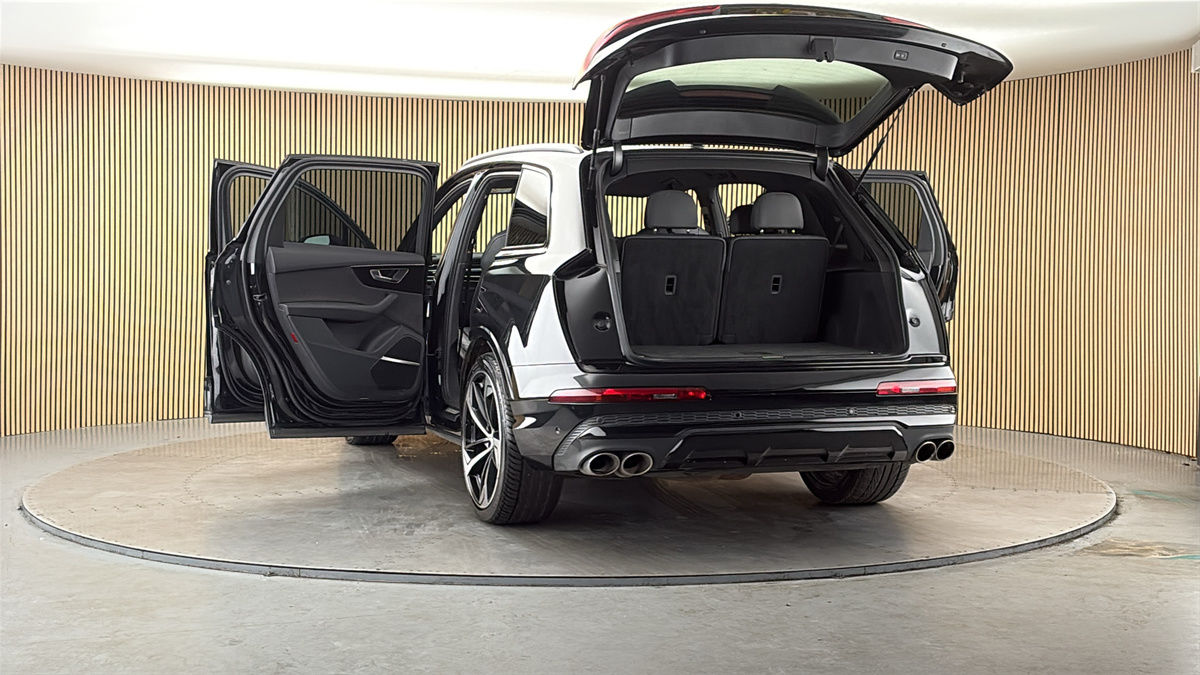 More views of Audi SQ7