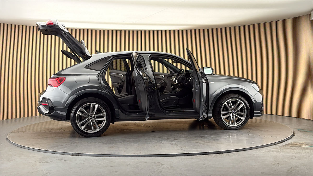 More views of Audi Q3