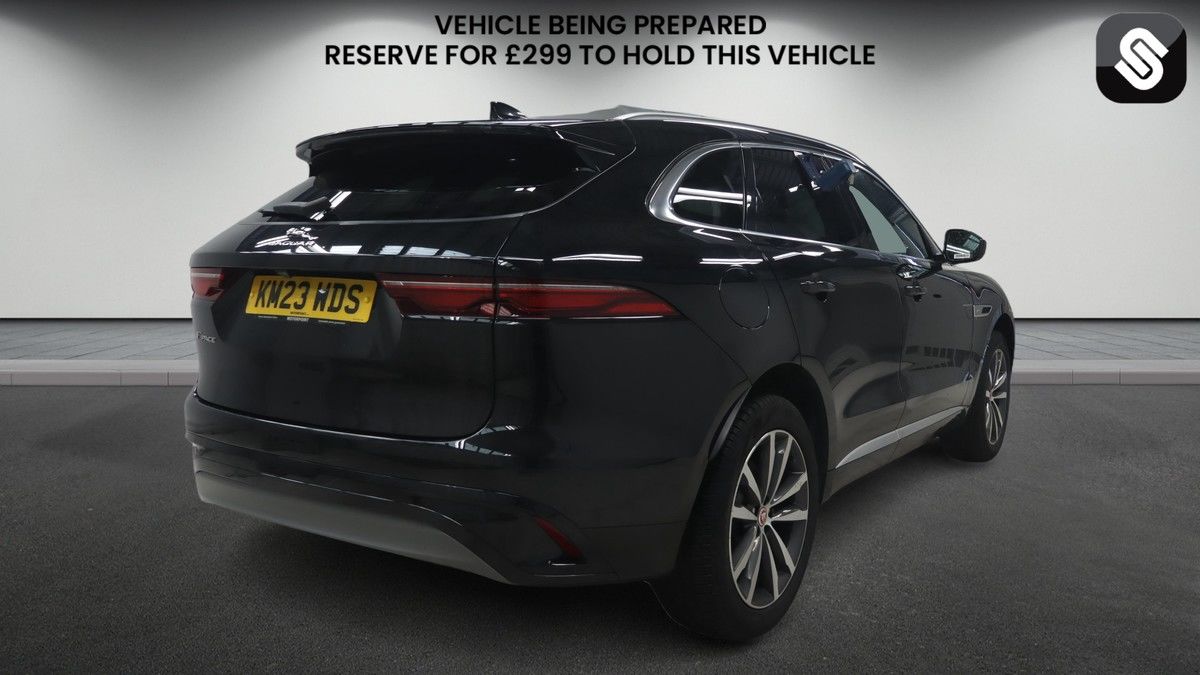 Jaguar F-PACE Image 4