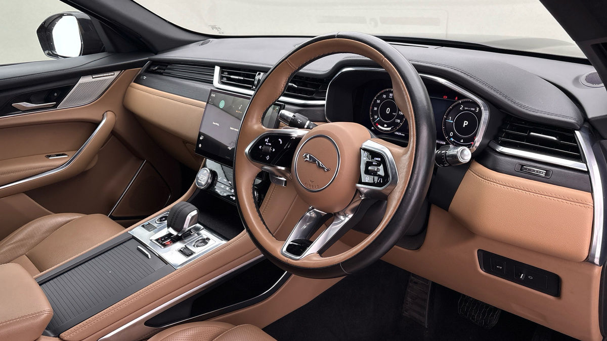 Jaguar F-PACE Image 5