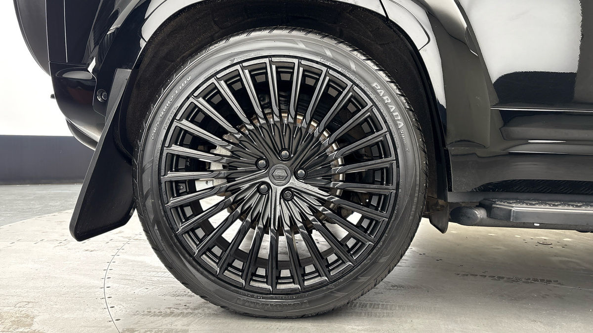 Land Rover Defender 110 Urban Image 10