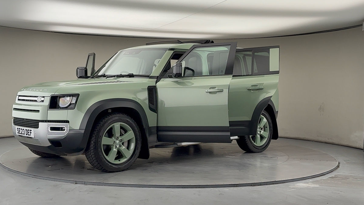 Land Rover Defender 110 Image 22