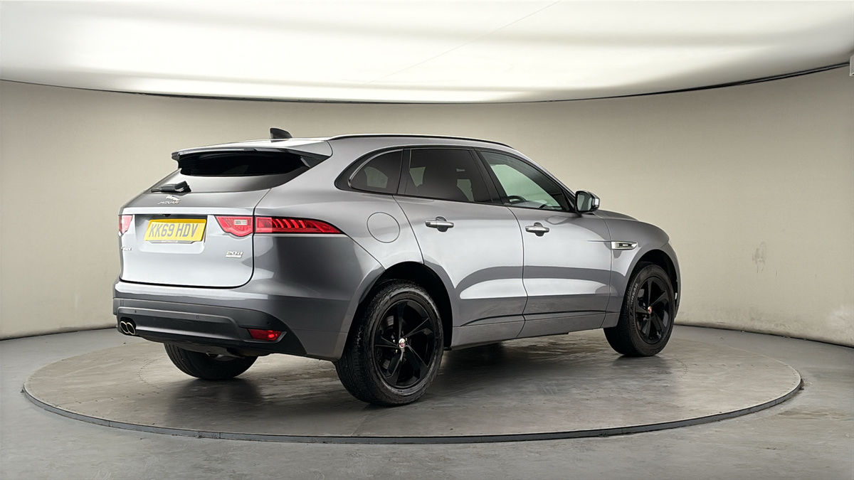 Jaguar F-PACE Image 21