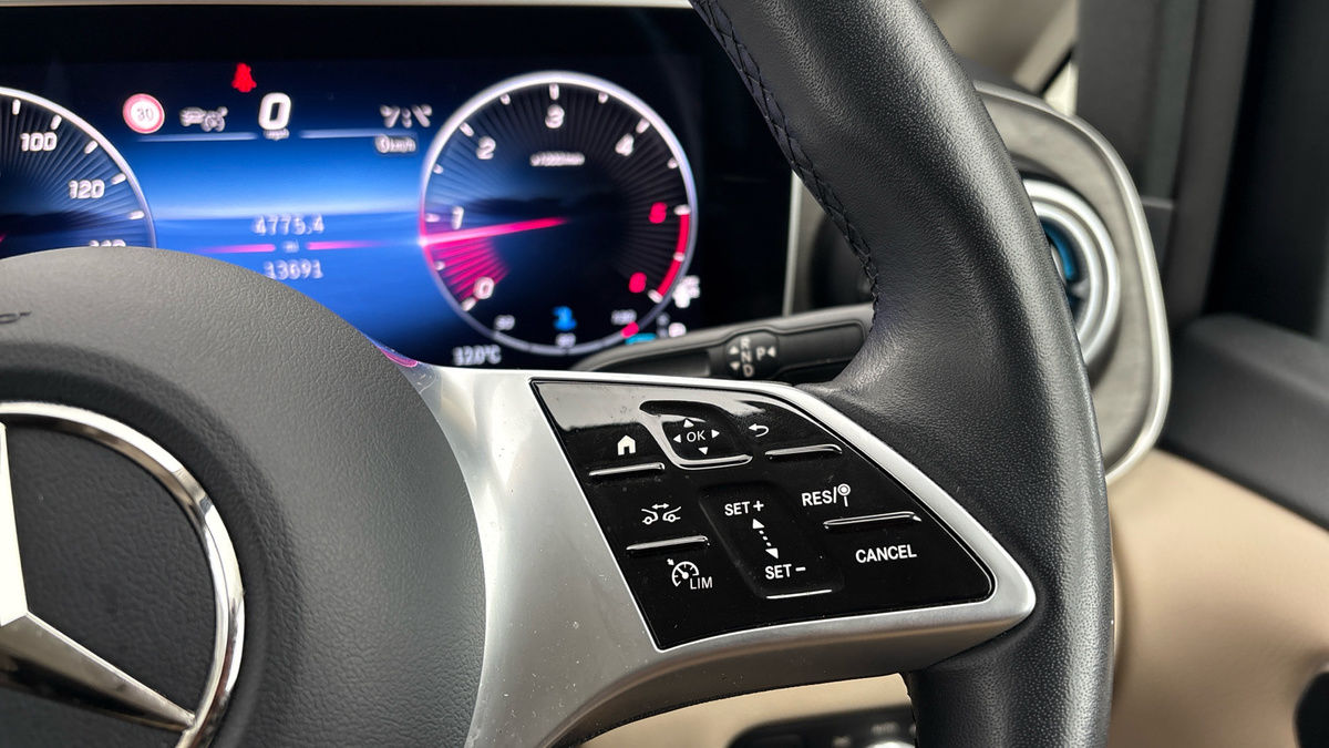 Mercedes-Benz V Class Image 14