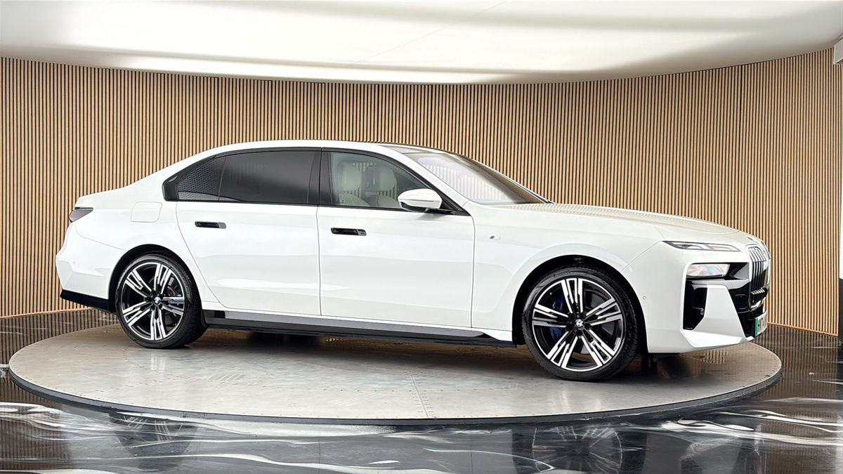 More views of BMW i7