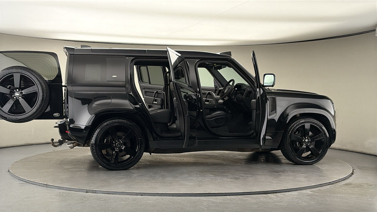 More views of Land Rover Defender 110