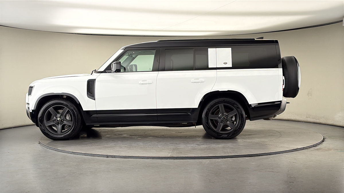 Land Rover Defender 130 Image 15