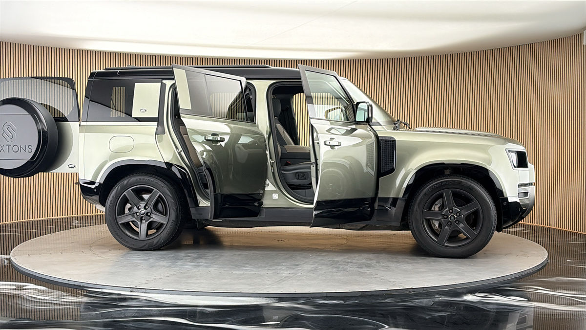 More views of Land Rover Defender 110