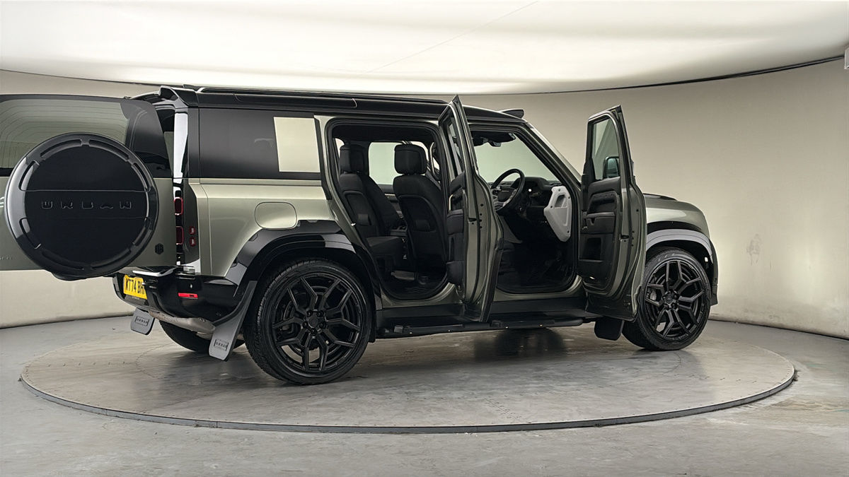 More views of Land Rover Defender 110