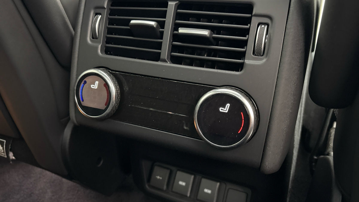 Land Rover Discovery Image 32