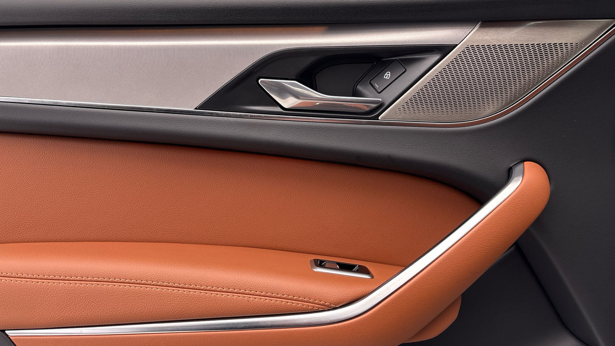Jaguar F-PACE Image 19