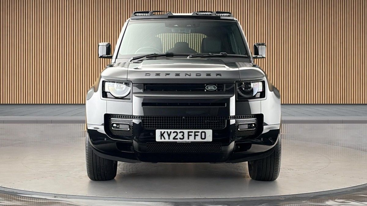 Land Rover Defender 110 Image 3