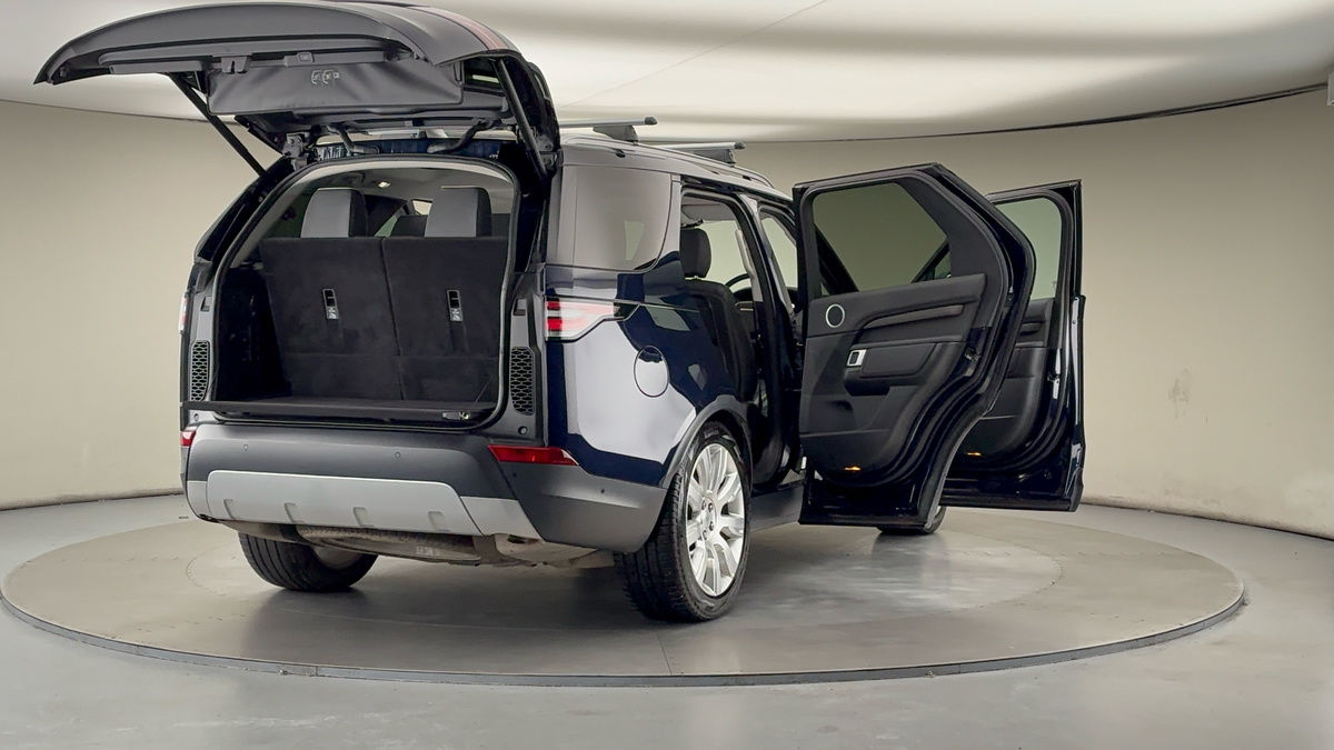 More views of Land Rover Discovery