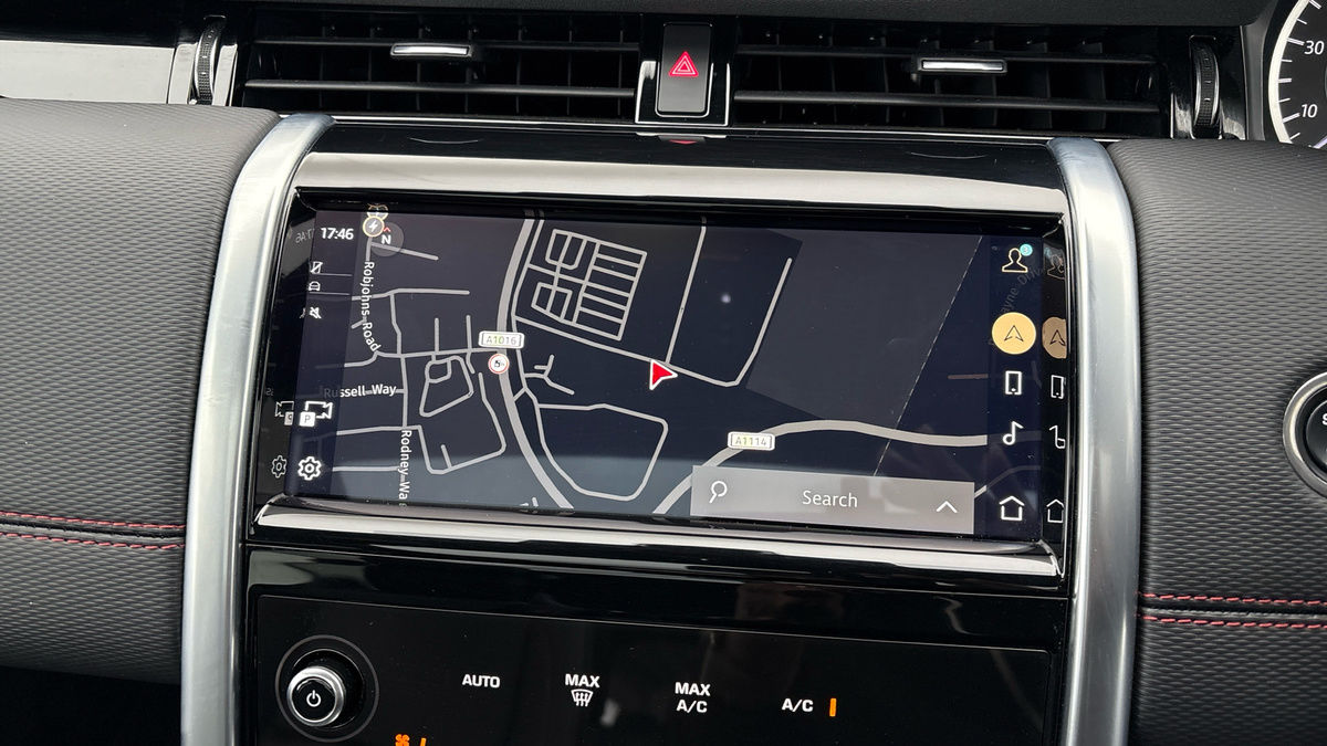 Land Rover Discovery Sport Image 17