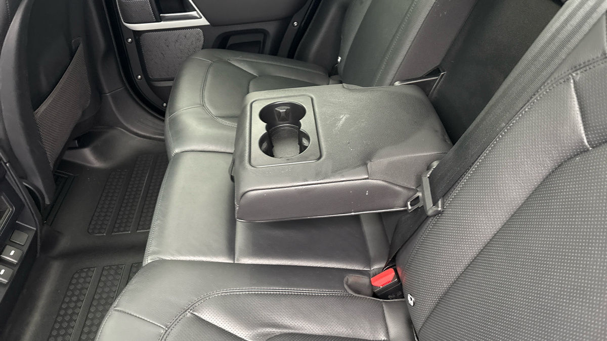 Land Rover Defender 110 Image 9