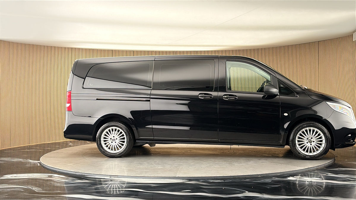 More views of Mercedes-Benz Vito